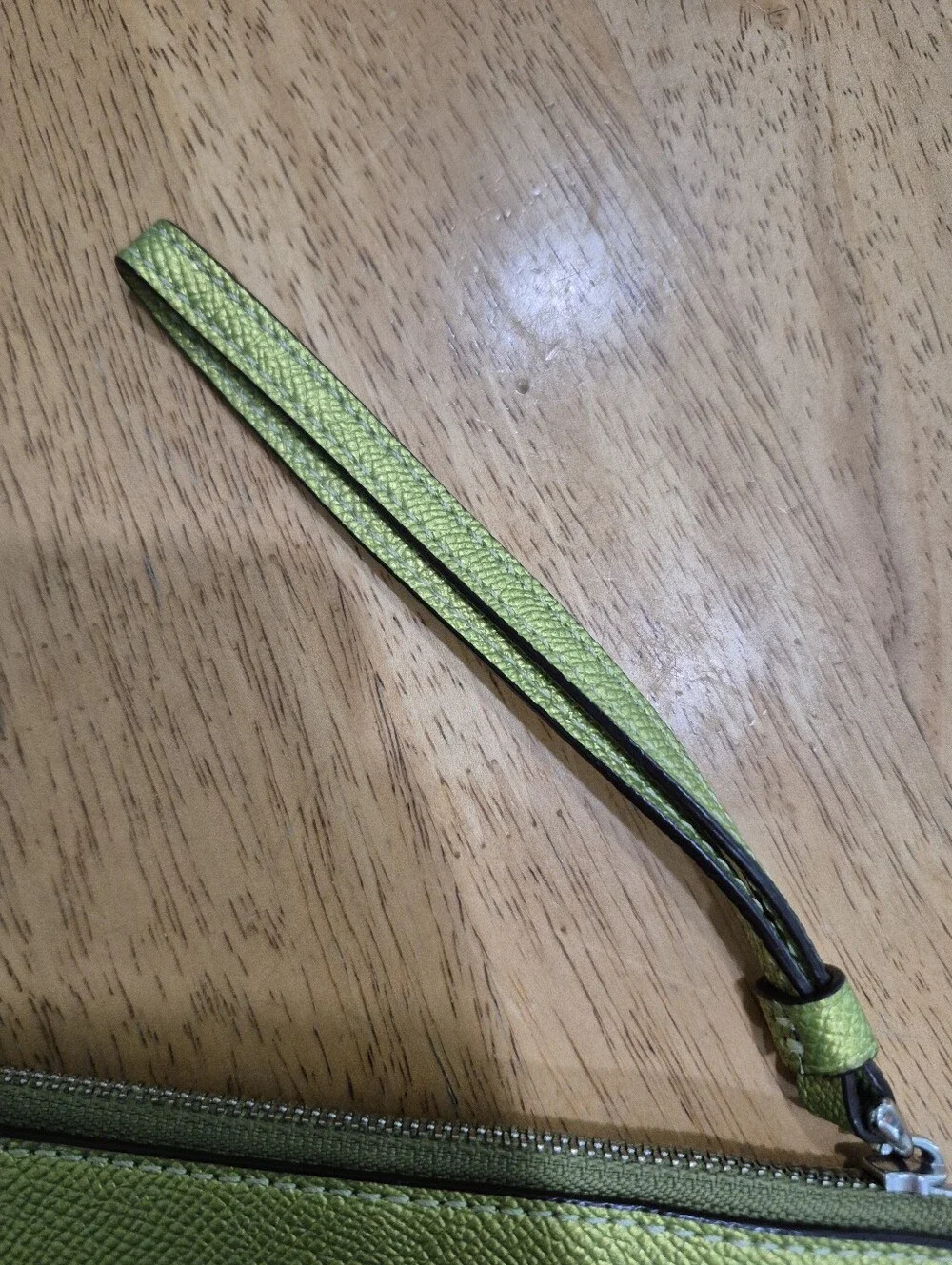 EUC Coach F58032 Green Chartreuse Corner Zip Wristlet Crossgrain Leather Wallet